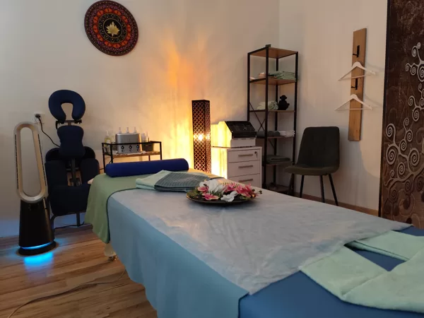ronemasaze-ziar nad hronom-miesto-salon